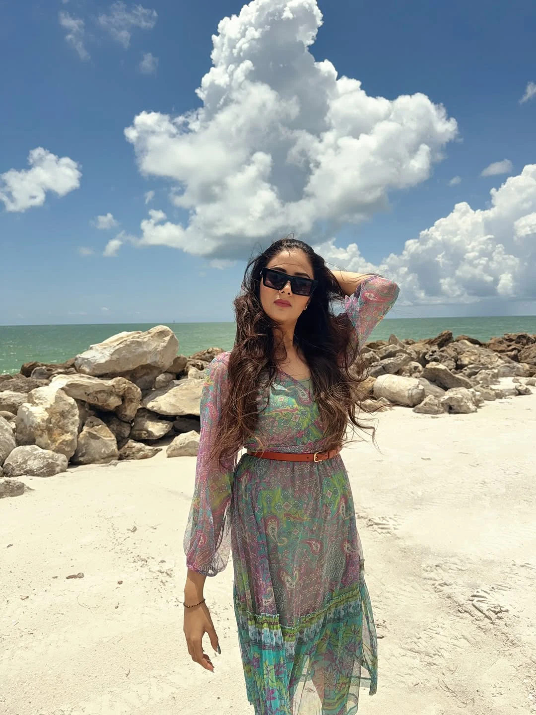 Anchor Sreemukhi Enjoying Beach Vacation in America