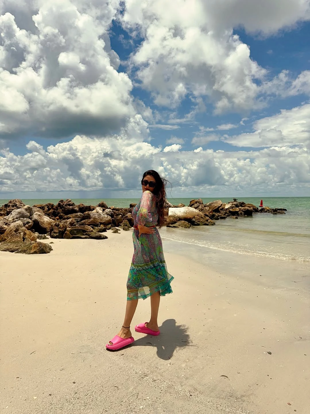 Anchor Sreemukhi Enjoying Beach Vacation in America