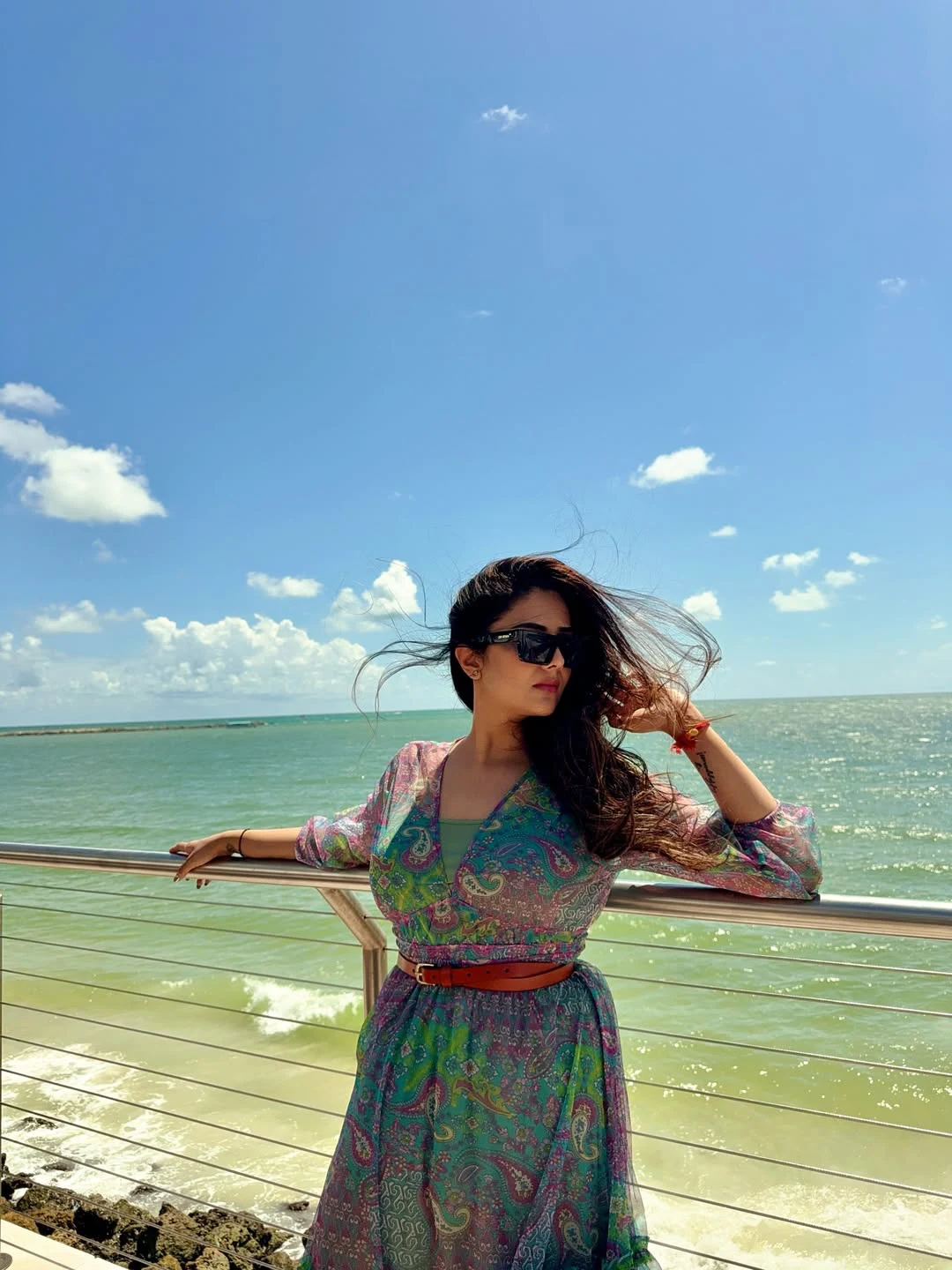 Anchor Sreemukhi Enjoying Beach Vacation in America