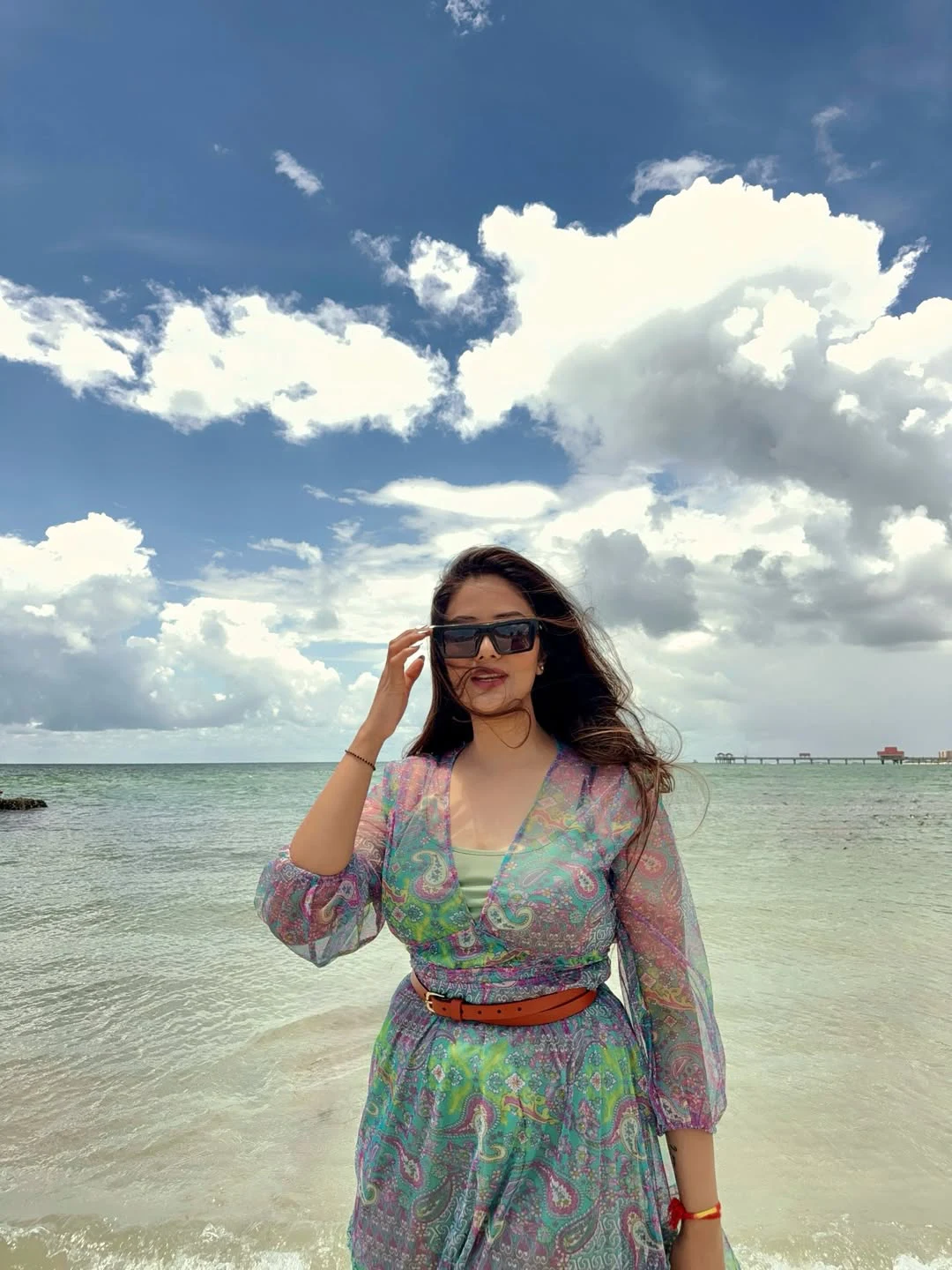 Anchor Sreemukhi Enjoying Beach Vacation in America