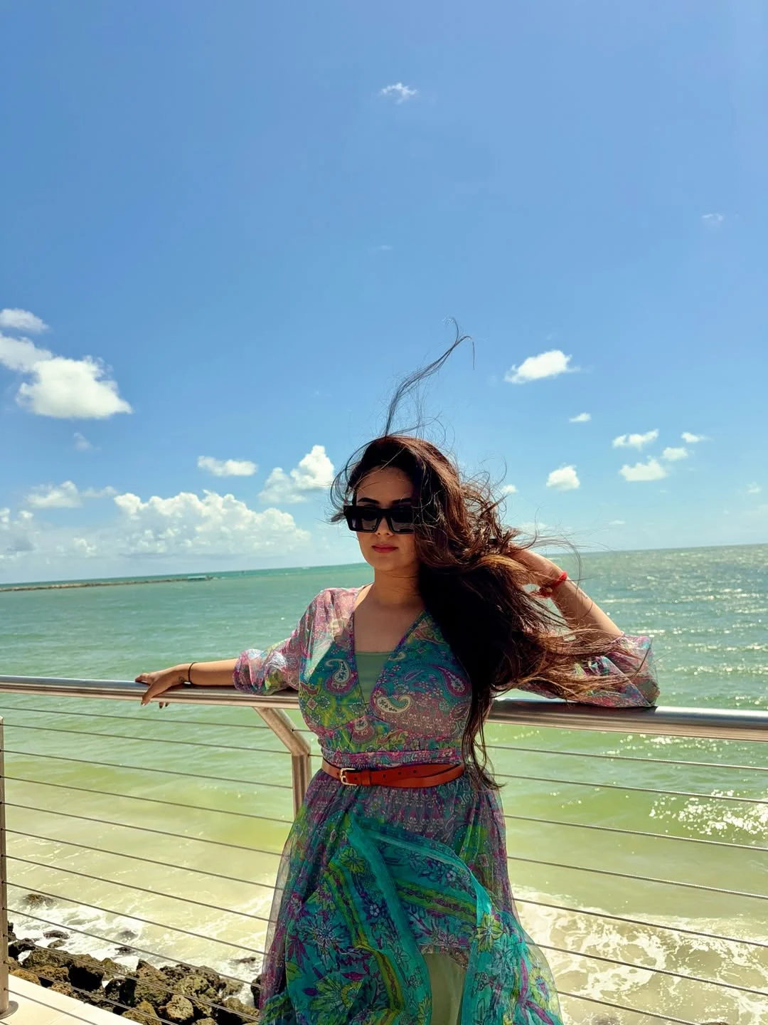 Anchor Sreemukhi Enjoying Beach Vacation in America
