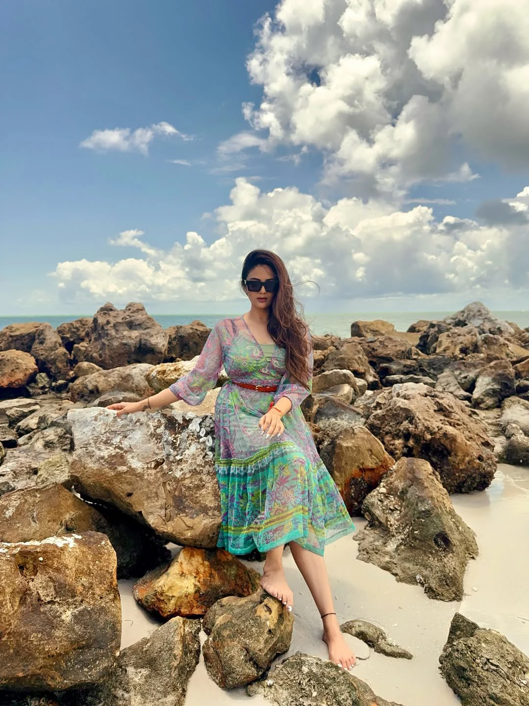 Anchor Sreemukhi Enjoying Beach Vacation in America