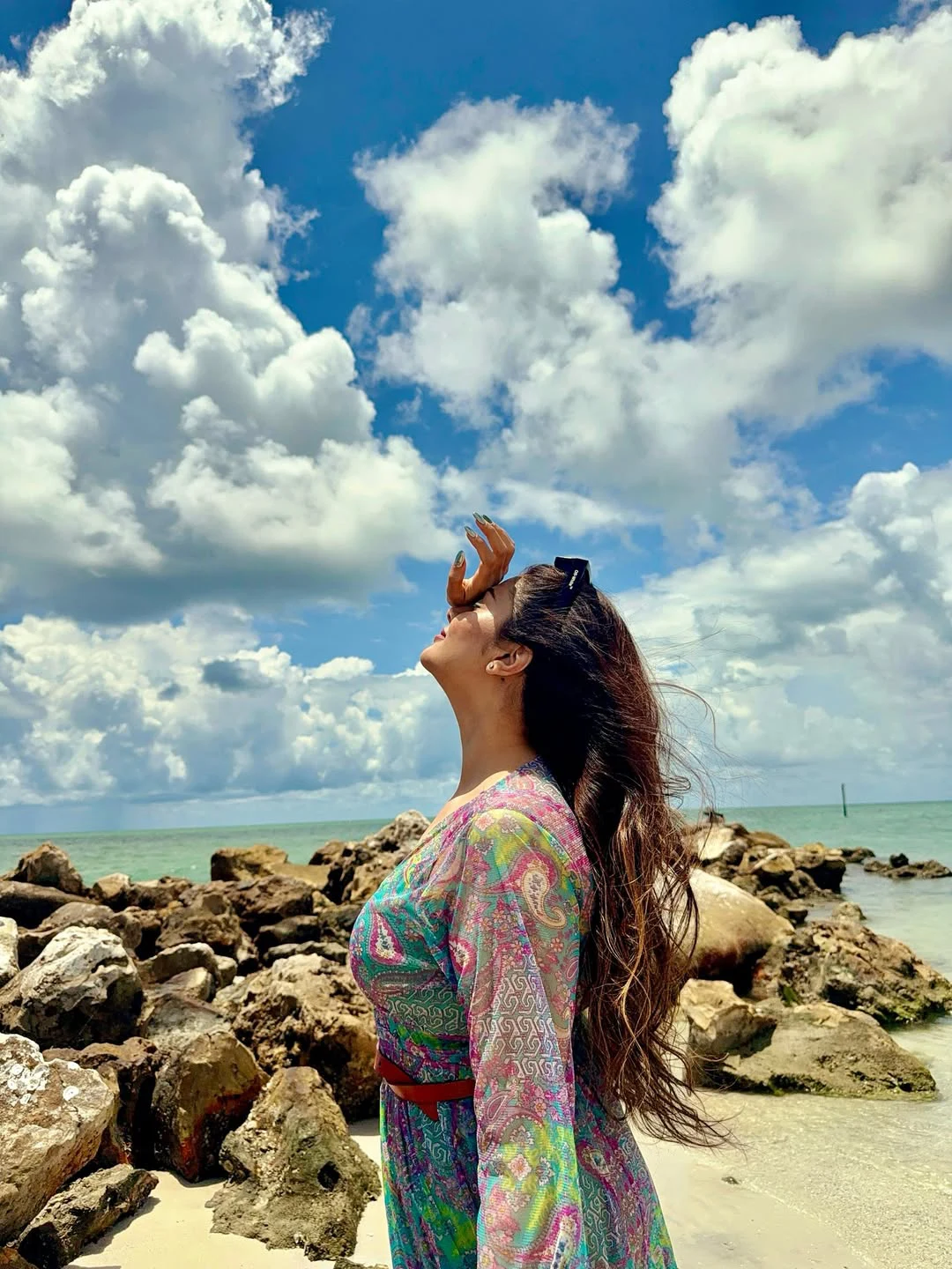 Anchor Sreemukhi Enjoying Beach Vacation in America
