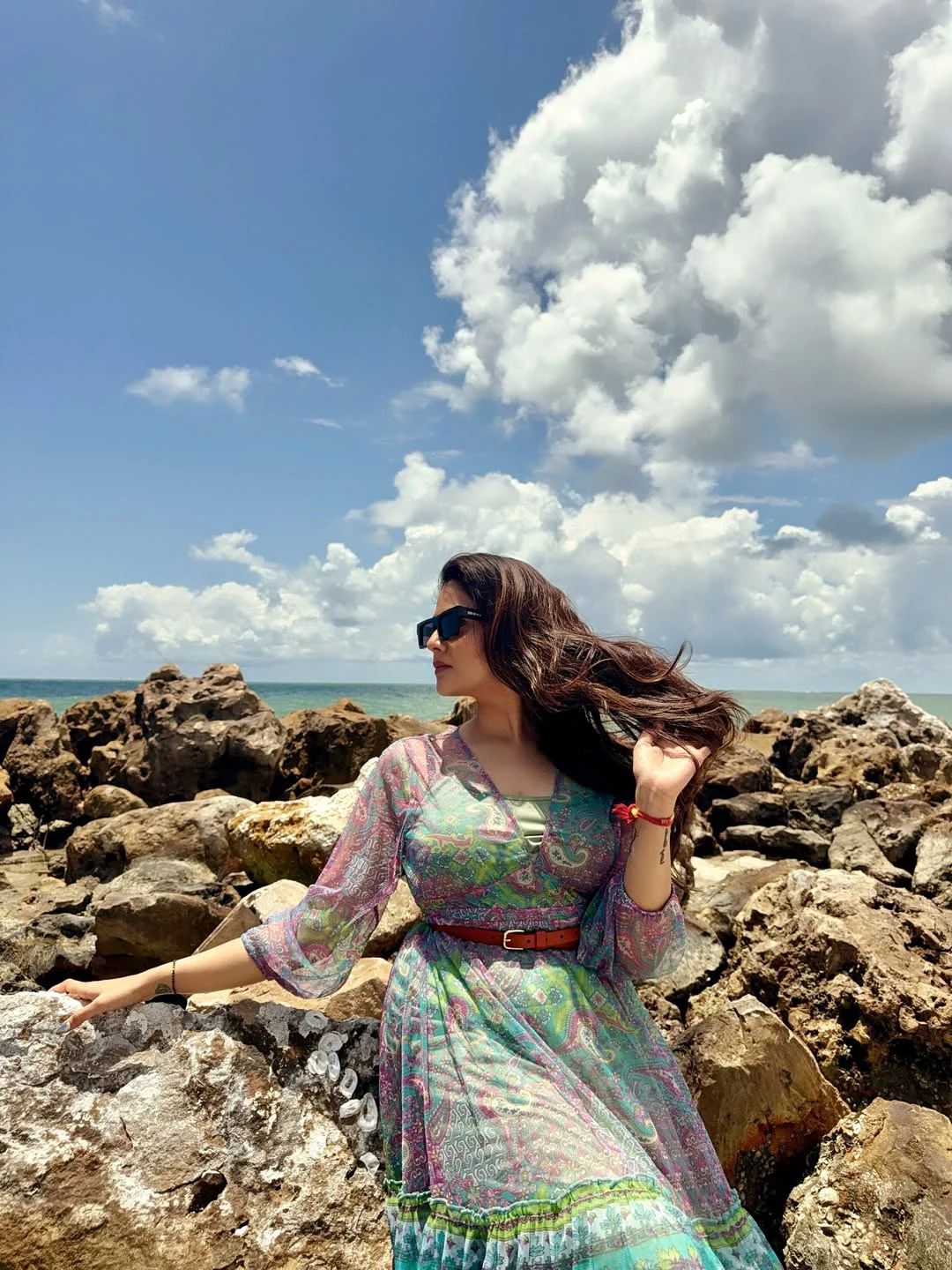 Anchor Sreemukhi Enjoying Beach Vacation in America