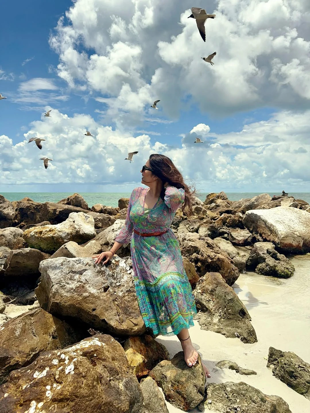 Anchor Sreemukhi Enjoying Beach Vacation in America