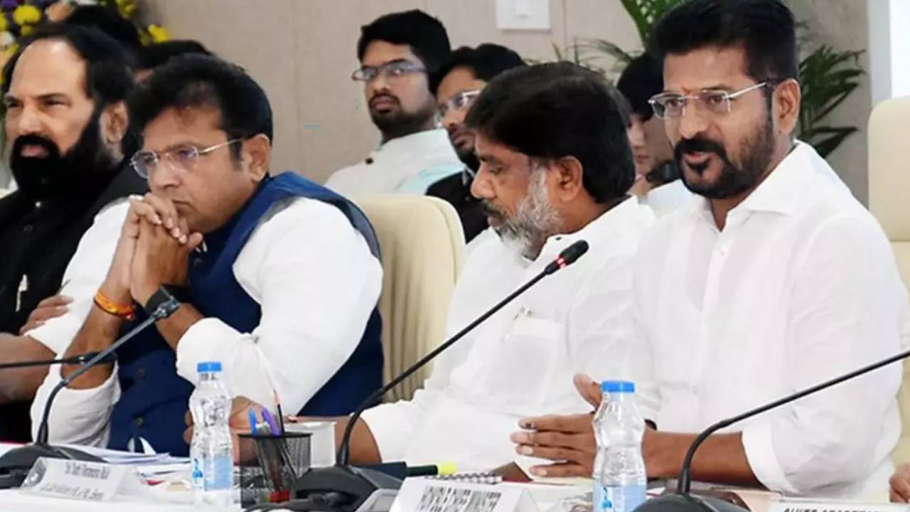 Telangana: నేడు తెలంగాణ క్యాబినెట్ భేటీ.. చర్చించే అంశాలు ఇవే.. ఆ నివేదికపై సుదీర్ఘ చర్చ జరిగే చాన్స్..! Telangana: నేడు తెలంగాణ క్యాబినెట్ భేటీ.. చర్చించే అంశాలు ఇవే.. ఆ నివేదికపై సుదీర్ఘ చర్చ జరిగే చాన్స్..!