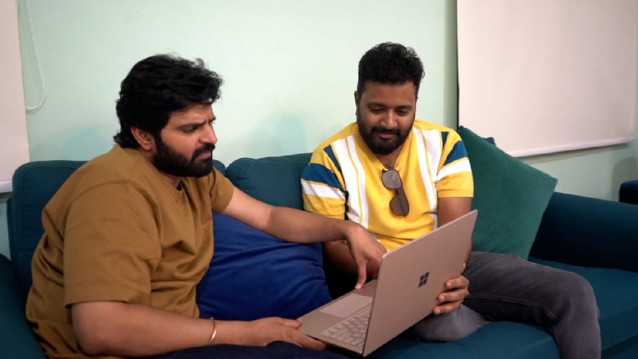 Lopaliki Raa Cheptha : శ్రీ విష్ణు చేతుల మీదుగా లోపలికి రా చెప్తా మూవీ నుంచి ఫోర్త్ సింగిల్ ‘టిక్ టాక్ చేద్దామా..’ రిలీజ్ Lopaliki Raa Cheptha : శ్రీ విష్ణు చేతుల మీదుగా లోపలికి రా చెప్తా మూవీ నుంచి ఫోర్త్ సింగిల్ ‘టిక్ టాక్ చేద్దామా..’ రిలీజ్