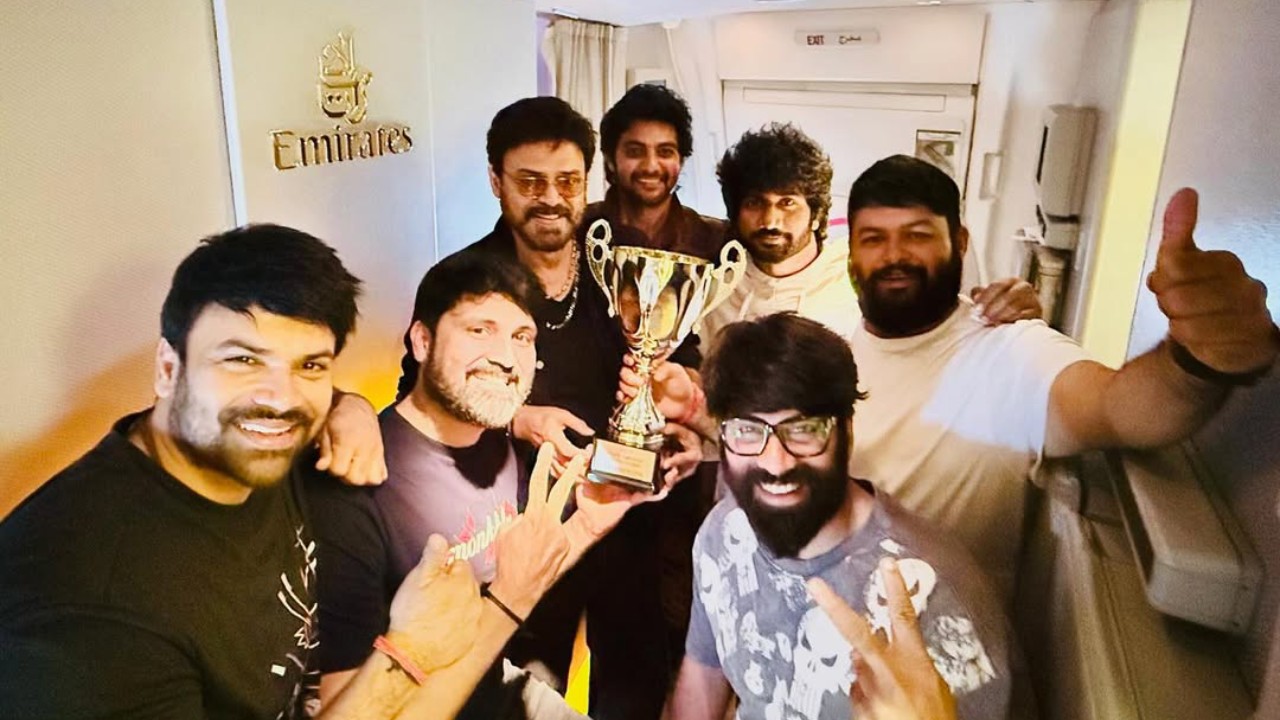 Tollywood : అమెరికాలో క్రికెట్ కప్ గెలిచిన టాలీవుడ్ స్టార్స్.. వెంకీమామతో ఫొటో వైరల్.. Tollywood : అమెరికాలో క్రికెట్ కప్ గెలిచిన టాలీవుడ్ స్టార్స్.. వెంకీమామతో ఫొటో వైరల్..
