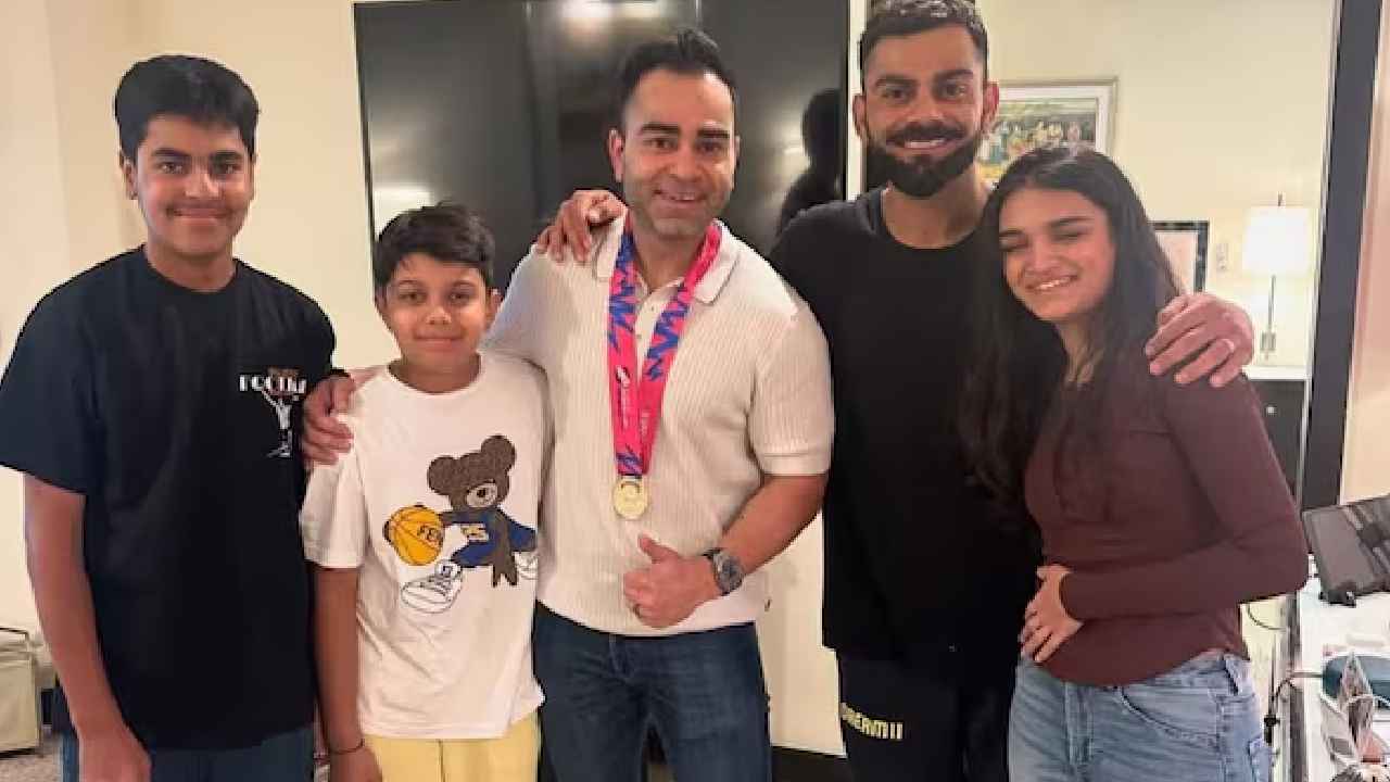 Virat Kohli: విరాట్ కోహ్లీ కుటుంబం నుంచి ఇద్దరు లెగ్-స్పిన్నర్లు! ఆ ఇద్దరు వీరే.. రివీల్ చేసిన చిన్ననాటి కోచ్.. Virat Kohli: విరాట్ కోహ్లీ కుటుంబం నుంచి ఇద్దరు లెగ్-స్పిన్నర్లు! ఆ ఇద్దరు వీరే.. రివీల్ చేసిన చిన్ననాటి కోచ్..