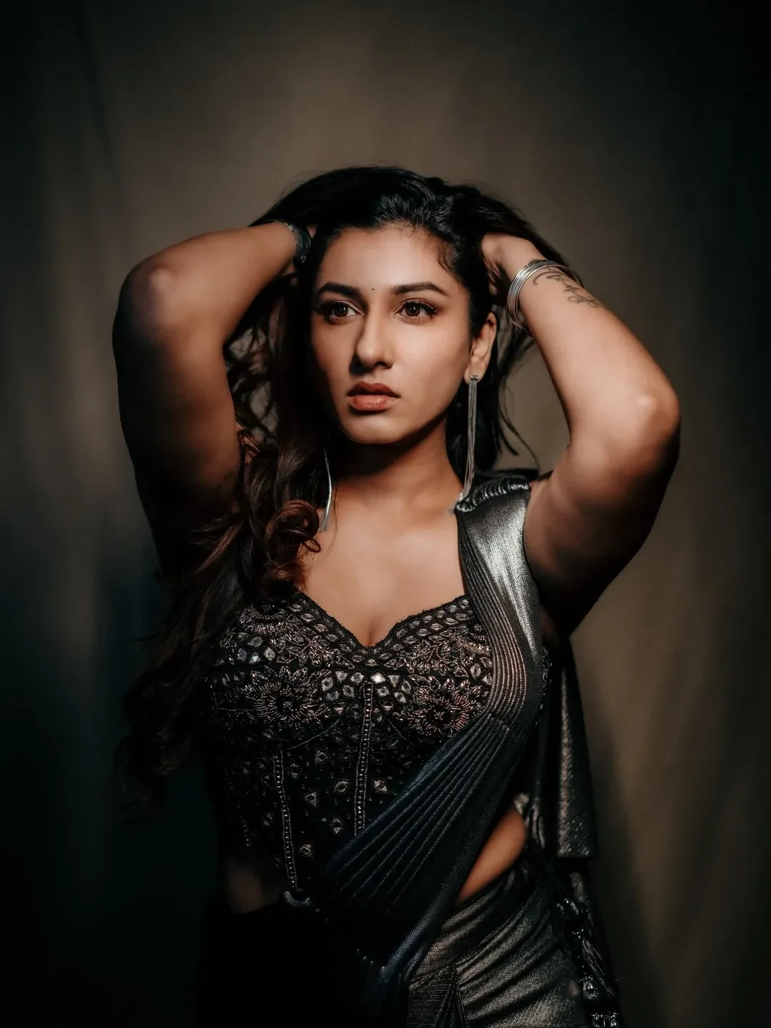 Vishnupriyaa Bhimeneni Dazzling Looks in Black Saree