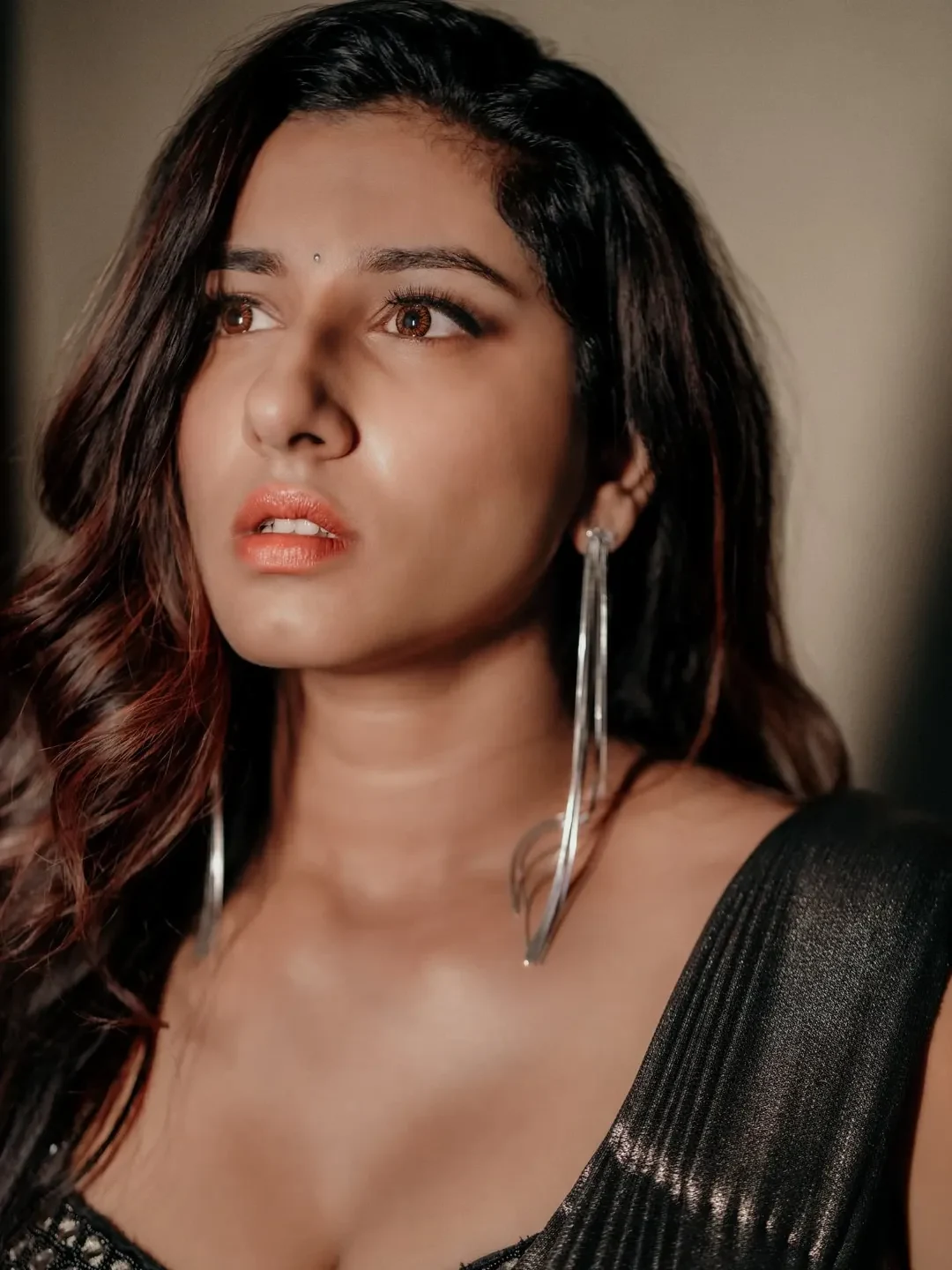 Vishnupriyaa Bhimeneni Dazzling Looks in Black Saree