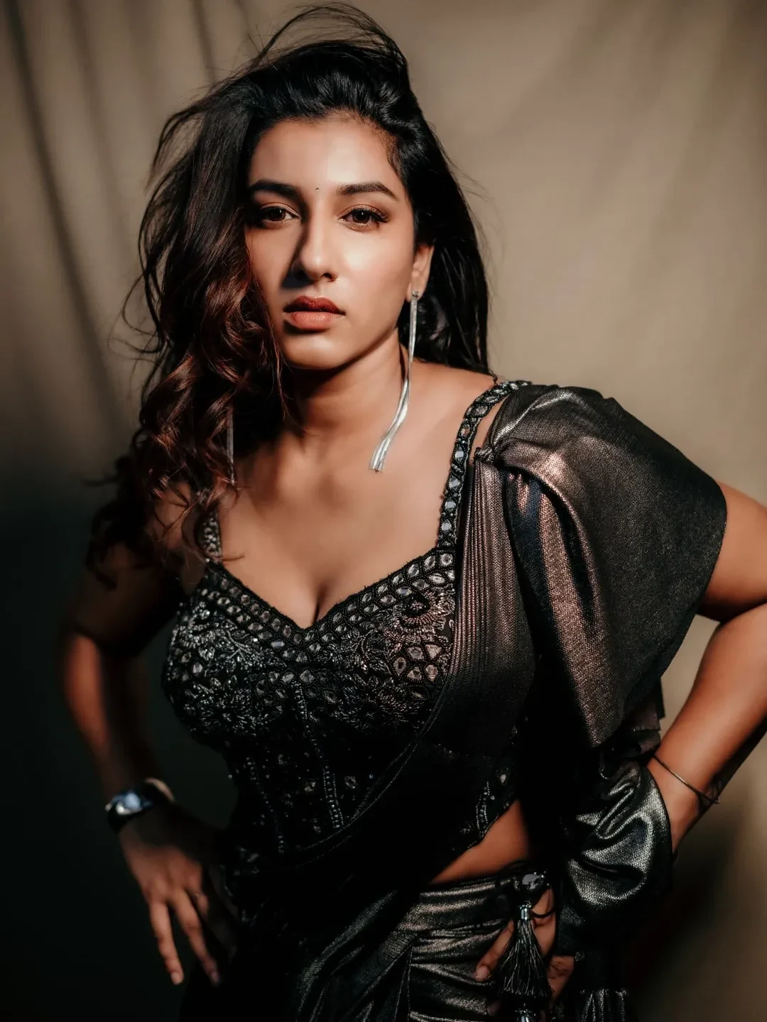Vishnupriyaa Bhimeneni Dazzling Looks in Black Saree