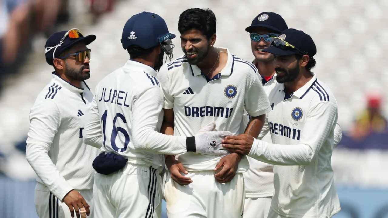 Ind Vs Eng: చెలరేగిన భారత బౌలర్లు.. ఇంగ్లాండ్ ఆలౌట్.. టీమిండియాకు ఈజీ టార్గెట్..! Ind Vs Eng: చెలరేగిన భారత బౌలర్లు.. ఇంగ్లాండ్ ఆలౌట్.. టీమిండియాకు ఈజీ టార్గెట్..!