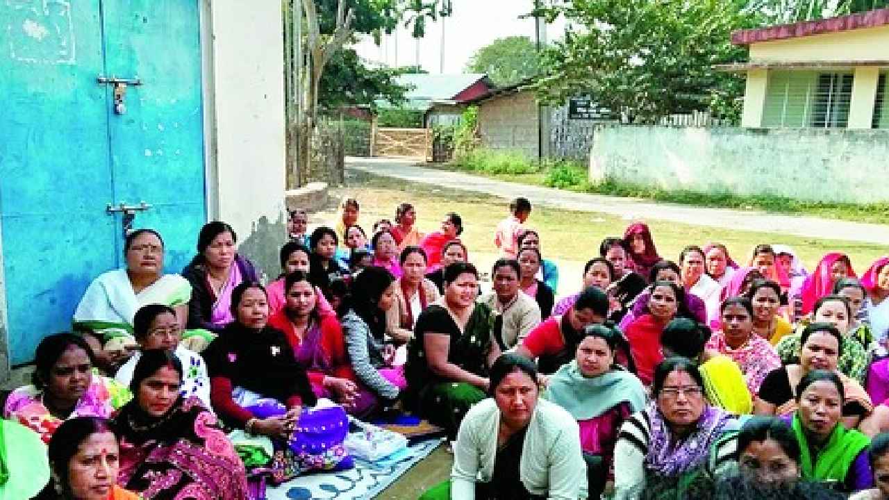 Women Self Help Groups: మహిళా సంఘాలకు భారీ గుడ్ న్యూస్.. రూ.344 కోట్లు విడుదల.. ఇవాళ్టి నుంచే ఖాతాల్లోకి జమ Women Self Help Groups: మహిళా సంఘాలకు భారీ గుడ్ న్యూస్.. రూ.344 కోట్లు విడుదల.. ఇవాళ్టి నుంచే ఖాతాల్లోకి జమ