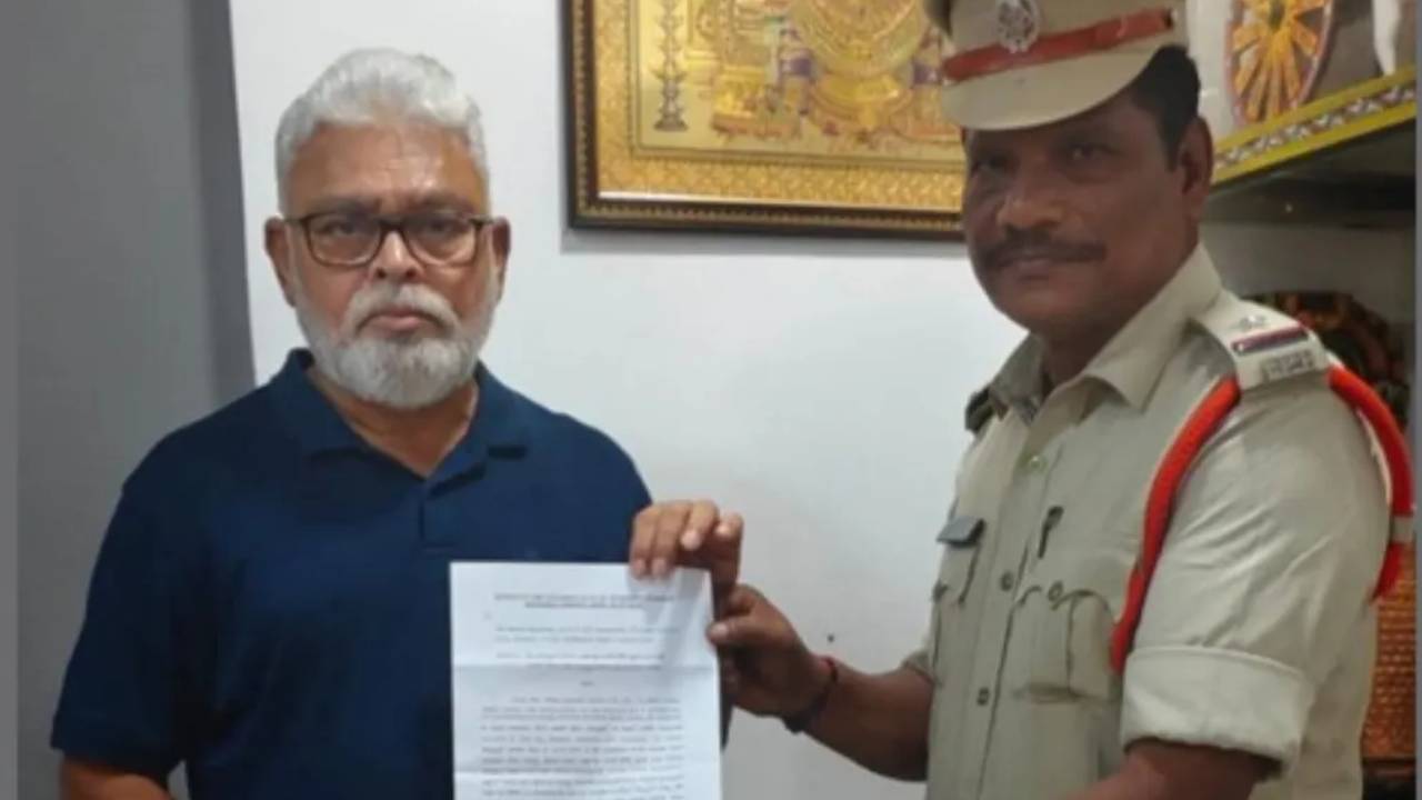 వైసీపీ నేత అంబటి రాంబాబుకు సత్తెనపల్లి పోలీసుల నోటీసులు వైసీపీ నేత అంబటి రాంబాబుకు సత్తెనపల్లి పోలీసుల నోటీసులు