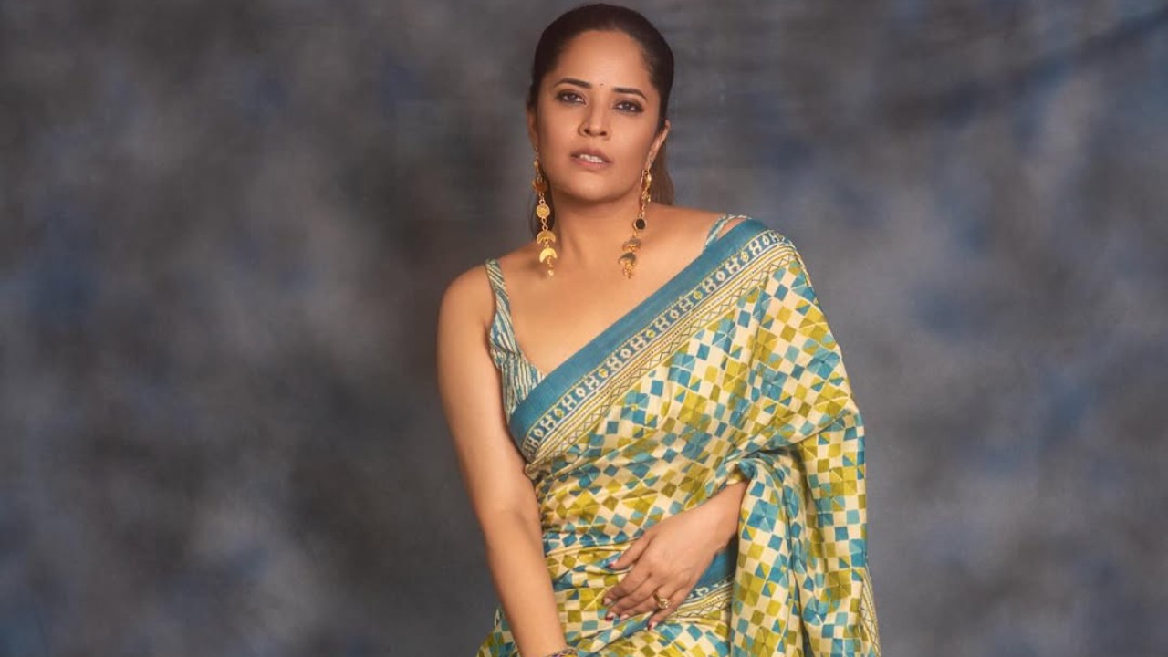 Anasuya : నాకు నచ్చిన బట్టలు వేసుకుంటే నేను విలువలు కోల్పోయినట్టు కాదు.. విమర్శలకు అనసూయ కౌంటర్ ట్వీట్.. Anasuya : నాకు నచ్చిన బట్టలు వేసుకుంటే నేను విలువలు కోల్పోయినట్టు కాదు.. విమర్శలకు అనసూయ కౌంటర్ ట్వీట్..