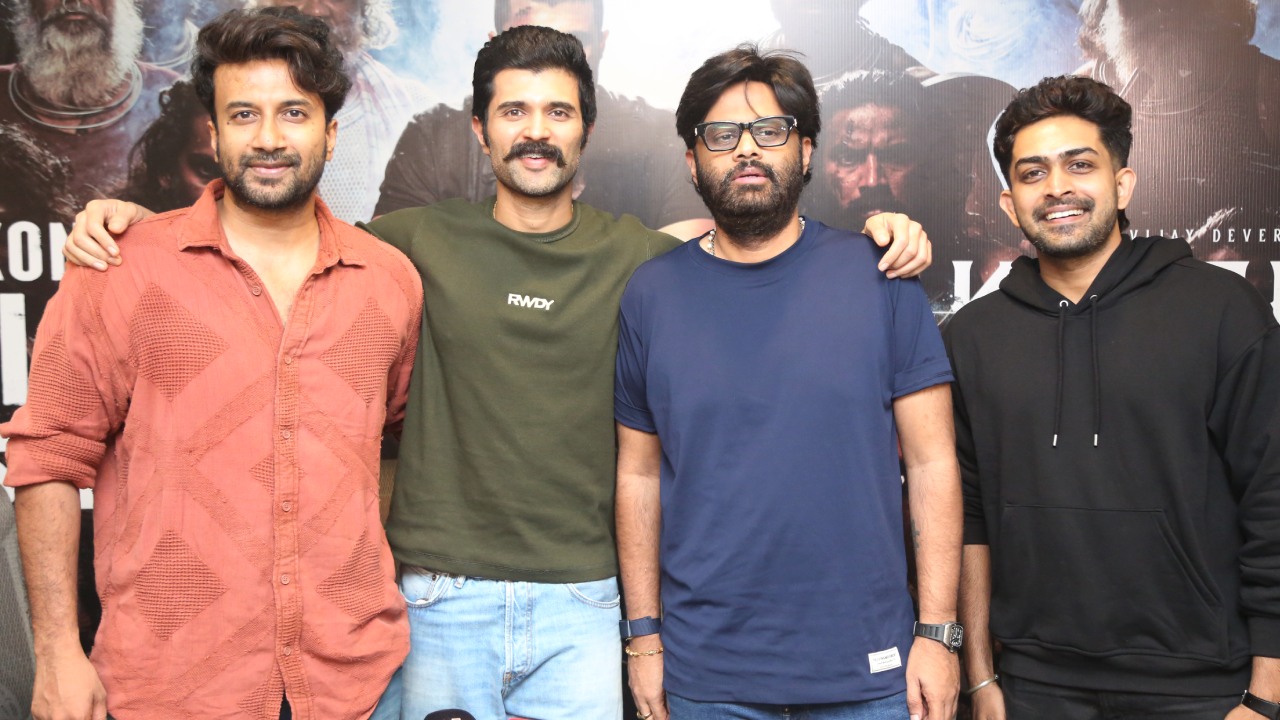 Kingdom : గురువారం రిలీజ్ అంటే భయపడ్డా.. మొదటిరోజే సగం కలెక్షన్స్ వచ్చేస్తున్నాయి.. ‘కింగ్డమ్’ సక్సెస్ మీట్.. Kingdom : గురువారం రిలీజ్ అంటే భయపడ్డా.. మొదటిరోజే సగం కలెక్షన్స్ వచ్చేస్తున్నాయి.. ‘కింగ్డమ్’ సక్సెస్ మీట్..