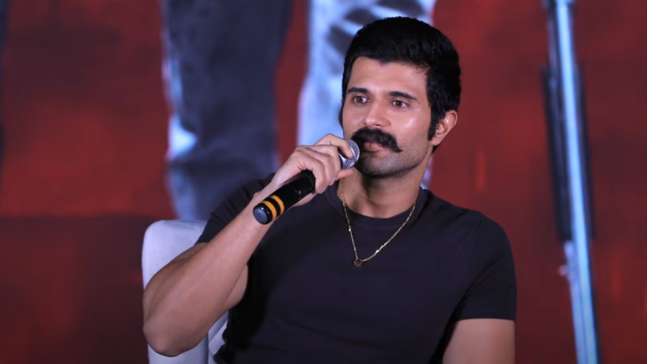 Vijay Deverakonda : నాకు ఆ అదృష్టం లేదు.. కానీ నా తమ్ముడికి.. నెపోటిజంపై విజయ్ దేవరకొండ వ్యాఖ్యలు.. Vijay Deverakonda : నాకు ఆ అదృష్టం లేదు.. కానీ నా తమ్ముడికి.. నెపోటిజంపై విజయ్ దేవరకొండ వ్యాఖ్యలు..