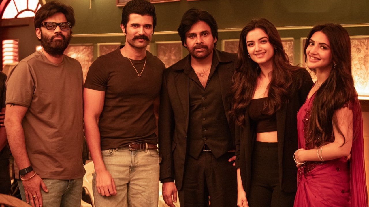 Pawan Kalyan – Vijay Deverakonda : ‘ఉస్తాద్ భగత్ సింగ్’తో ‘కింగ్డమ్’.. ఫొటో వైరల్.. పవర్ స్టార్ లుక్ అదిరిందిగా.. Pawan Kalyan – Vijay Deverakonda : ‘ఉస్తాద్ భగత్ సింగ్’తో ‘కింగ్డమ్’.. ఫొటో వైరల్.. పవర్ స్టార్ లుక్ అదిరిందిగా..