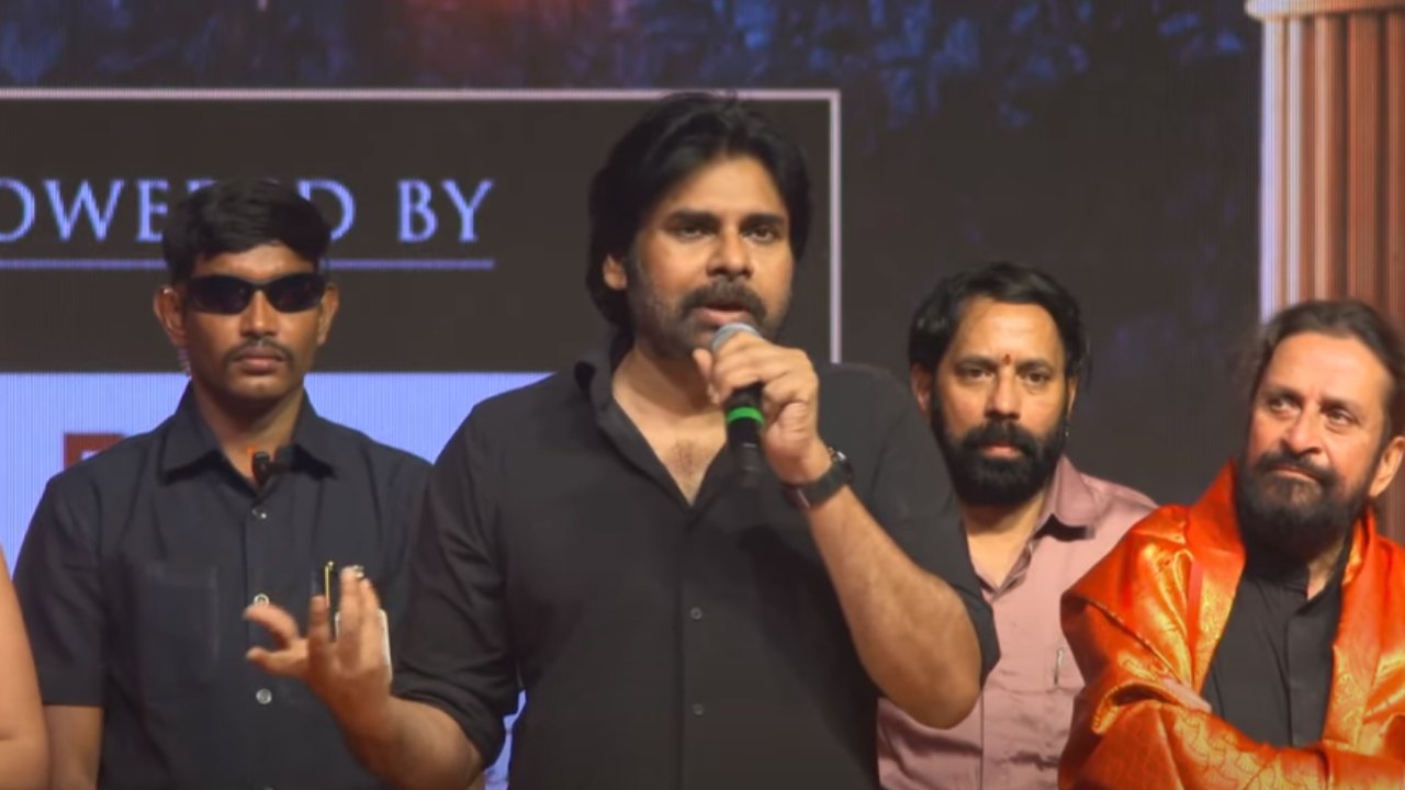 Pawan Kalyan : వైజాగ్ లో నోవాటెల్ నుంచి బయటకు రాకుండా నన్ను ఆపేస్తే.. మీరంతా వచ్చారు.. పవన్ కళ్యాణ్ ఫుల్ స్పీచ్.. Pawan Kalyan : వైజాగ్ లో నోవాటెల్ నుంచి బయటకు రాకుండా నన్ను ఆపేస్తే.. మీరంతా వచ్చారు.. పవన్ కళ్యాణ్ ఫుల్ స్పీచ్..