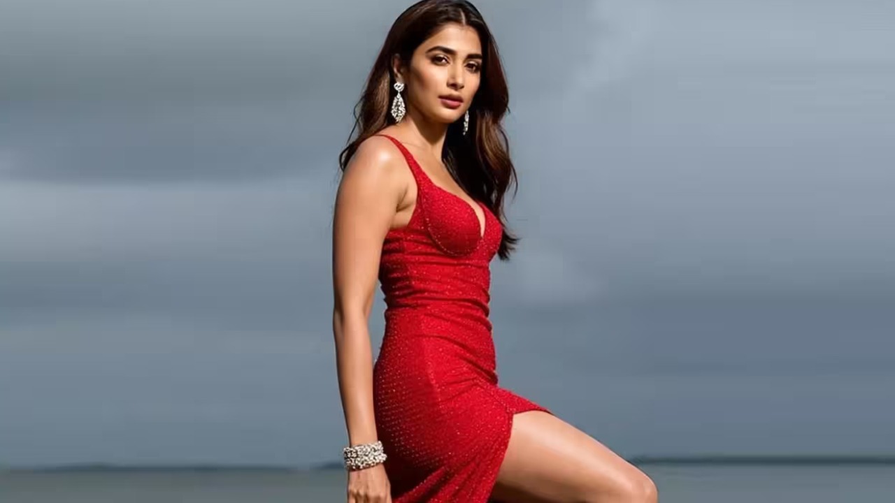 Pooja Hegde : అందరూ కోట్లల్లో తీసుకుంటే.. పూజా హెగ్డే లక్షల్లో.. మరీ అంత తక్కువా? Pooja Hegde : అందరూ కోట్లల్లో తీసుకుంటే.. పూజా హెగ్డే లక్షల్లో.. మరీ అంత తక్కువా?