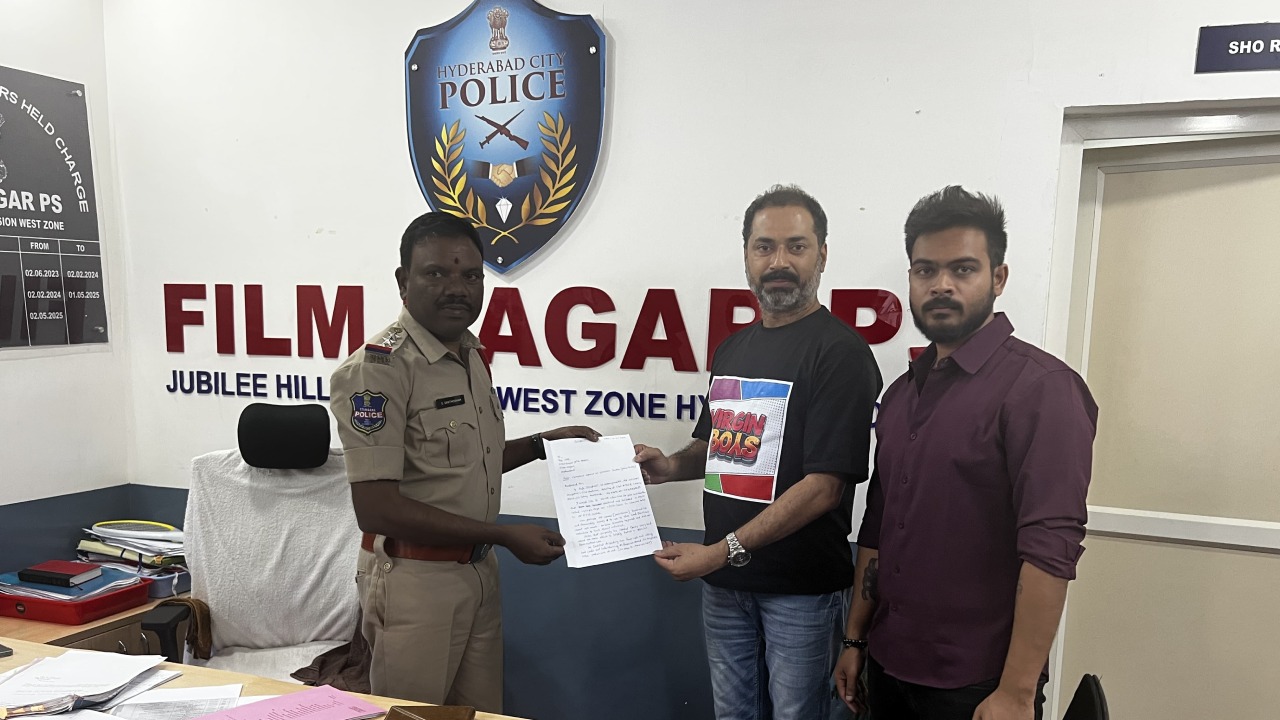 Producer Raja : సినిమా రివ్యూ నెగిటివ్ గా ఇచ్చాడని.. అతనిపై పోలీసులకు ఫిర్యాదు చేసిన నిర్మాత.. Producer Raja : సినిమా రివ్యూ నెగిటివ్ గా ఇచ్చాడని.. అతనిపై పోలీసులకు ఫిర్యాదు చేసిన నిర్మాత..