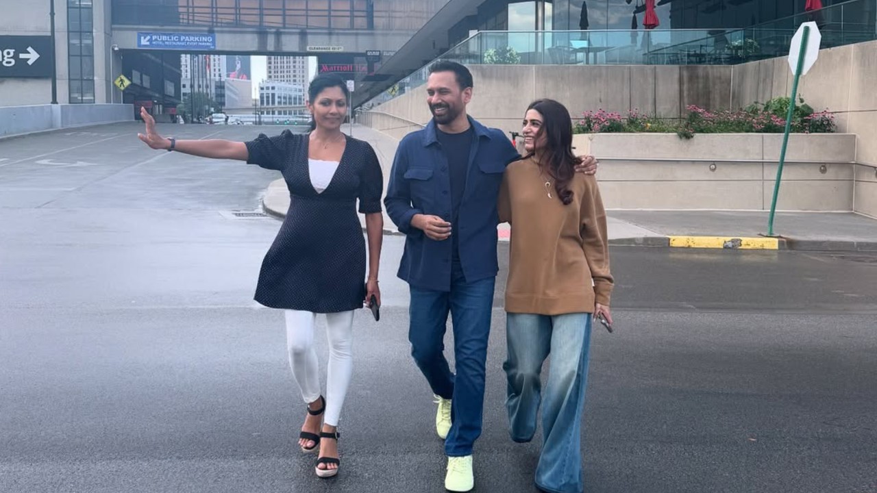 Samantha : రూమర్ బాయ్ ఫ్రెండ్ తో అమెరికాలో సమంత.. భుజంపై చెయ్యి వేసి.. రాజ్ – సమంత క్లోజ్ ఫోటో వైరల్.. Samantha : రూమర్ బాయ్ ఫ్రెండ్ తో అమెరికాలో సమంత.. భుజంపై చెయ్యి వేసి.. రాజ్ – సమంత క్లోజ్ ఫోటో వైరల్..