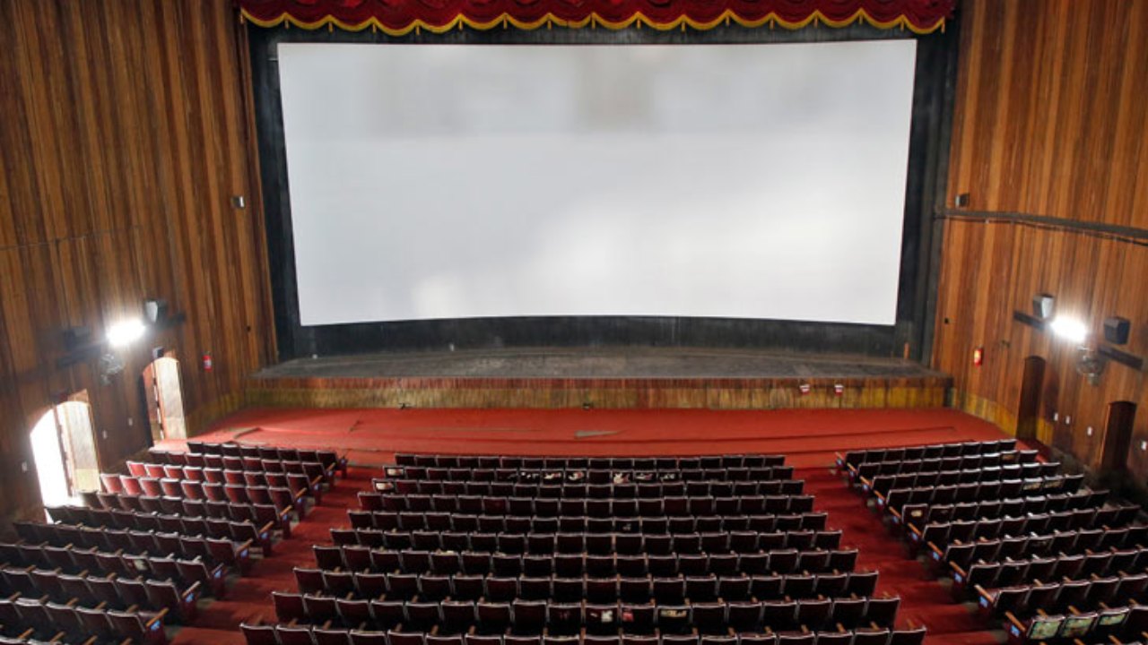 Movie Theater : ఆసియాలోనే అతిపెద్ద సింగిల్ స్క్రీన్ థియేటర్.. అమరావతిలో.. స్టార్ నిర్మాత ప్లానింగ్.. ప్రభాస్ థియేటర్ ని మించి.. Movie Theater : ఆసియాలోనే అతిపెద్ద సింగిల్ స్క్రీన్ థియేటర్.. అమరావతిలో.. స్టార్ నిర్మాత ప్లానింగ్.. ప్రభాస్ థియేటర్ ని మించి..