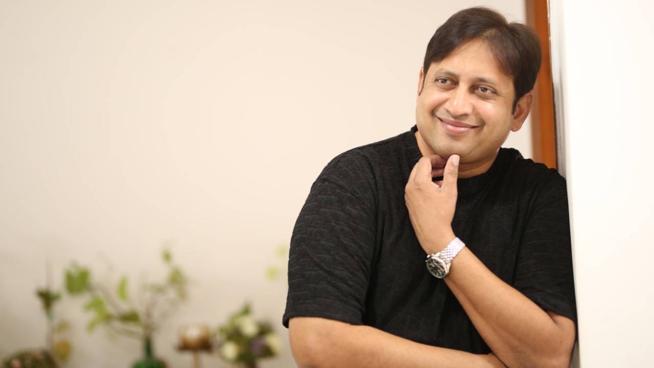 Producer SKN : రెమ్యునరేషన్స్, టికెట్ రేట్లు తగ్గించకపోతే మొత్తం పోతారు.. నిజాలు మాట్లాడిన నిర్మాత SKN.. Producer SKN : రెమ్యునరేషన్స్, టికెట్ రేట్లు తగ్గించకపోతే మొత్తం పోతారు.. నిజాలు మాట్లాడిన నిర్మాత SKN..
