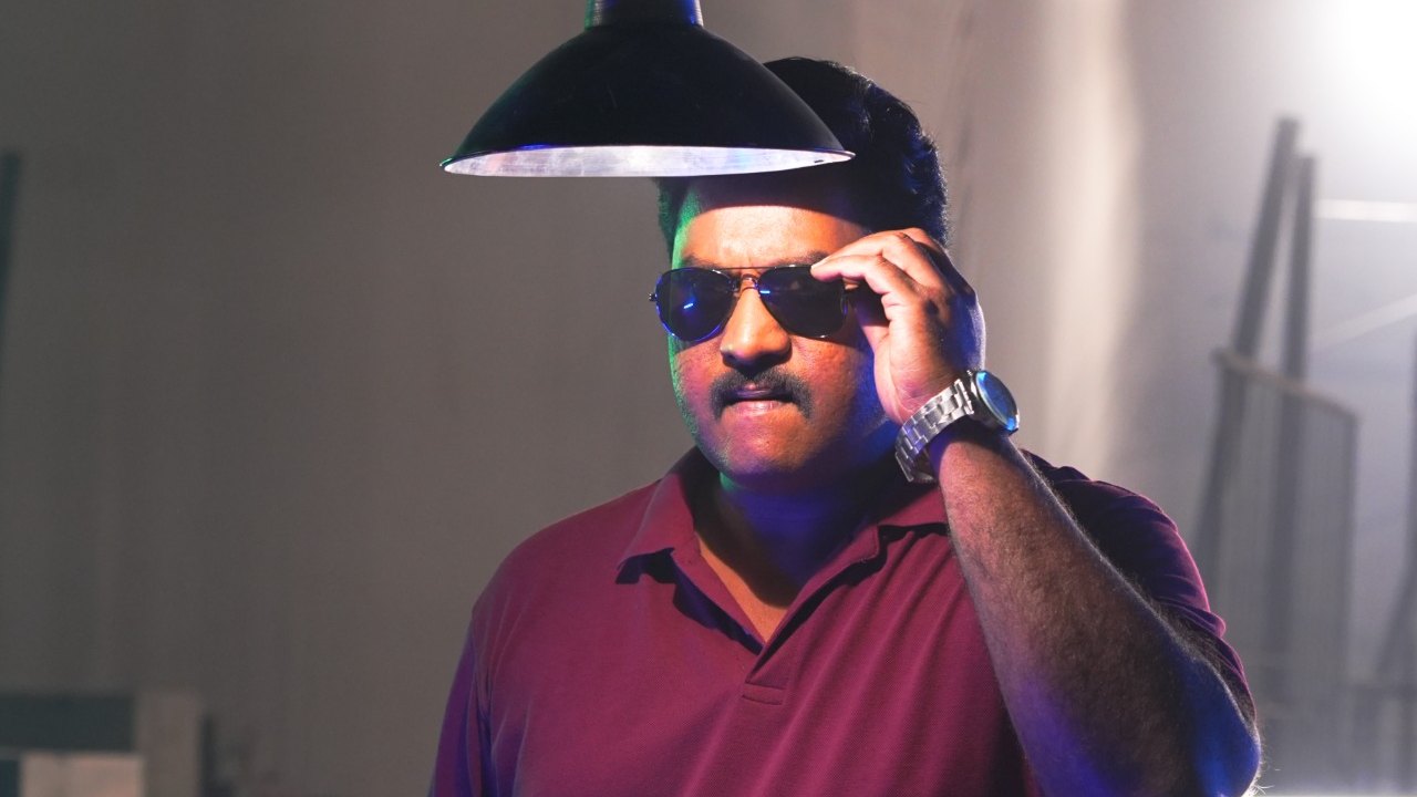 Fighter Siva : సునీల్ కీలక పాత్రలో ఫైటర్ శివ.. ఫస్ట్ లుక్ రిలీజ్ చేసిన సంపత్ నంది.. Fighter Siva : సునీల్ కీలక పాత్రలో ఫైటర్ శివ.. ఫస్ట్ లుక్ రిలీజ్ చేసిన సంపత్ నంది..
