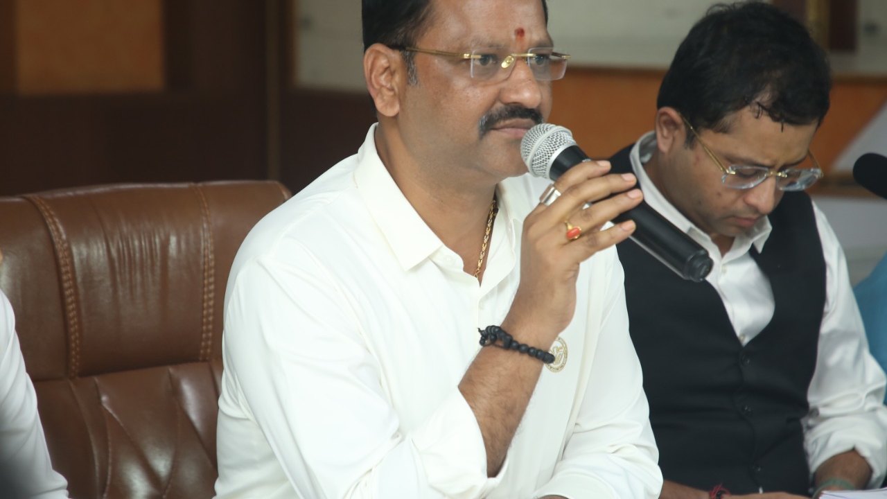 Chitrapuri Colony : చిత్రపురి కాలనీ ఆరోపణలపై స్పందించిన అనిల్ కుమార్.. చిత్రపురి కాలనీ పై ఉన్న 170 కోట్ల అప్పు.. Chitrapuri Colony : చిత్రపురి కాలనీ ఆరోపణలపై స్పందించిన అనిల్ కుమార్.. చిత్రపురి కాలనీ పై ఉన్న 170 కోట్ల అప్పు..