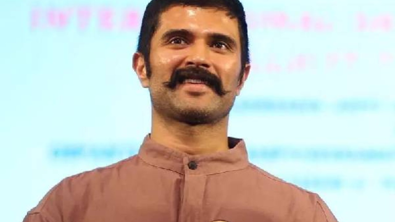 Vijay Deverakonda : ‘కింగ్డమ్’ సినిమా రిలీజ్ కి ముందు హాస్పిటల్ లో చేరిన విజయ్ దేవరకొండ..? Vijay Deverakonda : ‘కింగ్డమ్’ సినిమా రిలీజ్ కి ముందు హాస్పిటల్ లో చేరిన విజయ్ దేవరకొండ..?