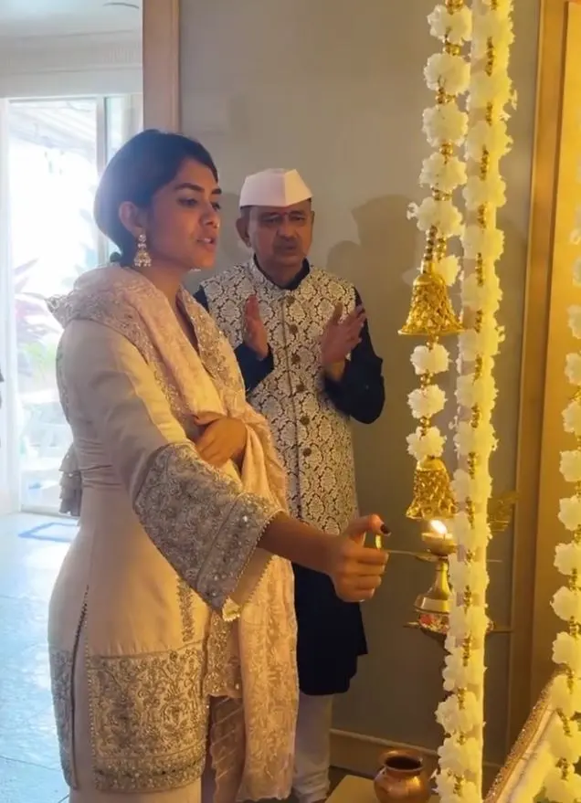 Mrunal Thakur Vinayaka Chavithi Pooja