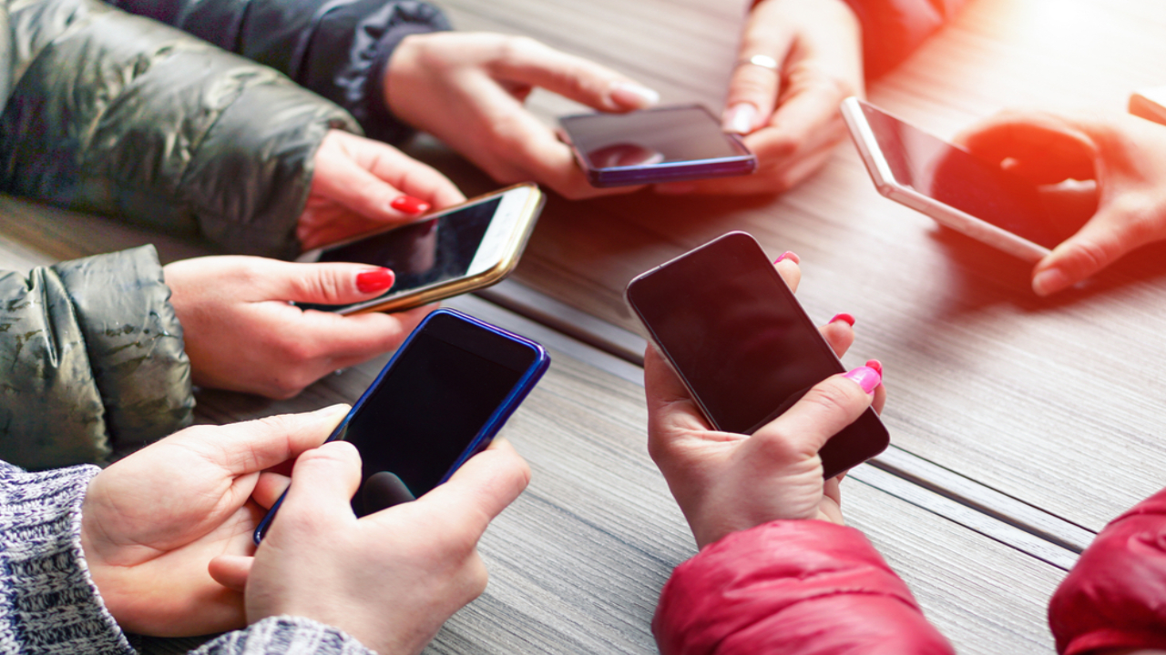 Mobile Usage: మొబైల్ ఎక్కువగా వాడుతున్నారా.. ఈ చిన్న చిట్కా పాటించండి.. మొబైల్ మొహం కూడా చూడరు Mobile Usage: మొబైల్ ఎక్కువగా వాడుతున్నారా.. ఈ చిన్న చిట్కా పాటించండి.. మొబైల్ మొహం కూడా చూడరు
