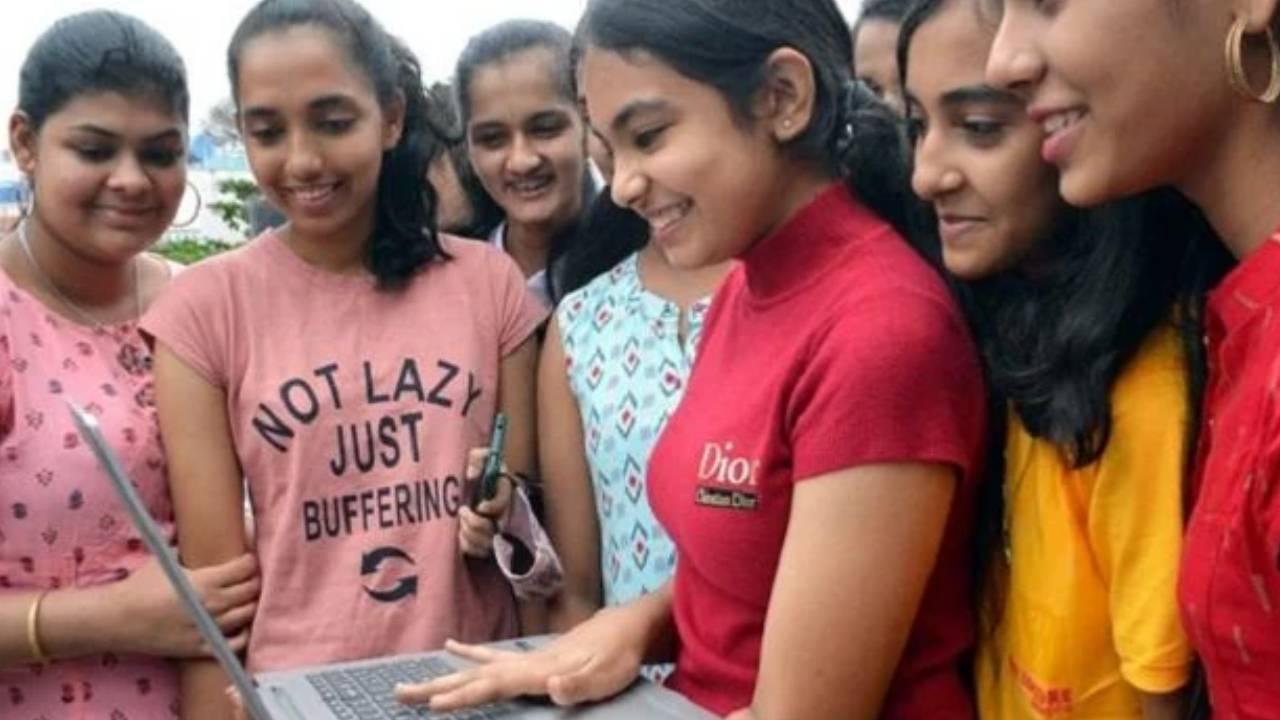 AP Mega DSC 2025: ఏపీ డీఎస్సీ మెరిట్ లిస్ట్ వచ్చేసింది.. అభ్యర్థులు నెక్స్ట్ చేయాల్సింది ఇదే.. స్టెప్ బై స్టెప్ ప్రాసెస్ AP Mega DSC 2025: ఏపీ డీఎస్సీ మెరిట్ లిస్ట్ వచ్చేసింది.. అభ్యర్థులు నెక్స్ట్ చేయాల్సింది ఇదే.. స్టెప్ బై స్టెప్ ప్రాసెస్