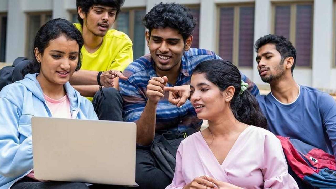 ఏపీలోని నిరుద్యోగులకు శుభవార్త.. ప్రభుత్వ విభాగాల్లో ఉద్యోగాల భర్తీకి ఏపీపీఎస్సీ నోటిఫికేషన్లు విడుదల.. పూర్తి వివరాలు ఇలా.. ఏపీలోని నిరుద్యోగులకు శుభవార్త.. ప్రభుత్వ విభాగాల్లో ఉద్యోగాల భర్తీకి ఏపీపీఎస్సీ నోటిఫికేషన్లు విడుదల.. పూర్తి వివరాలు ఇలా..