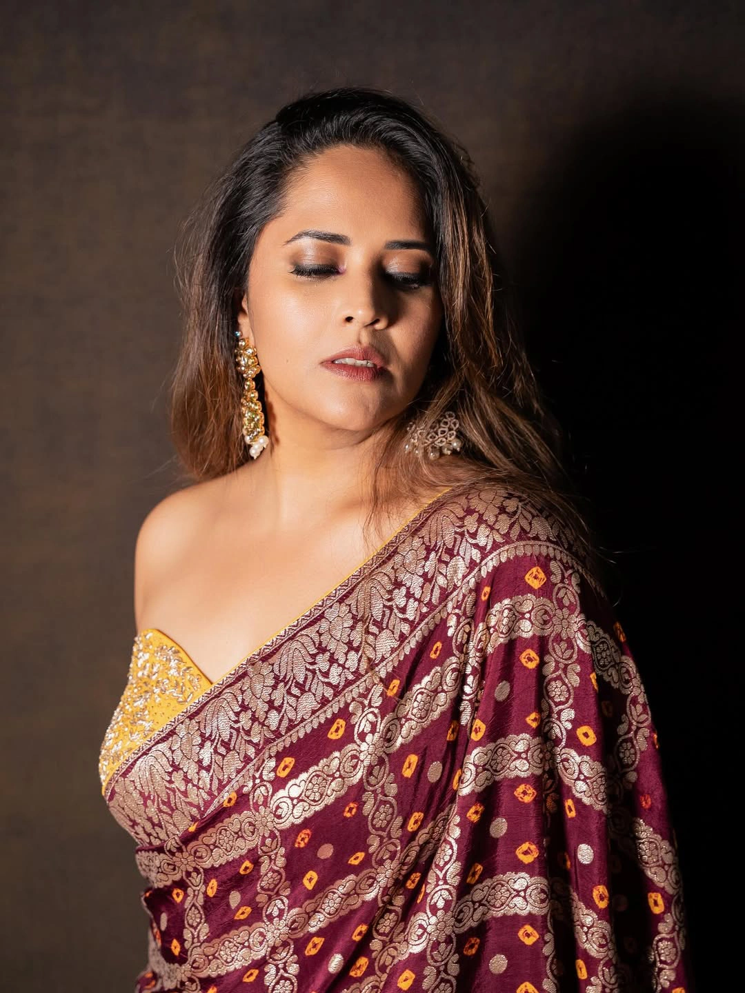 Anasuya Bharadwaj Sizzling Poses in Saree