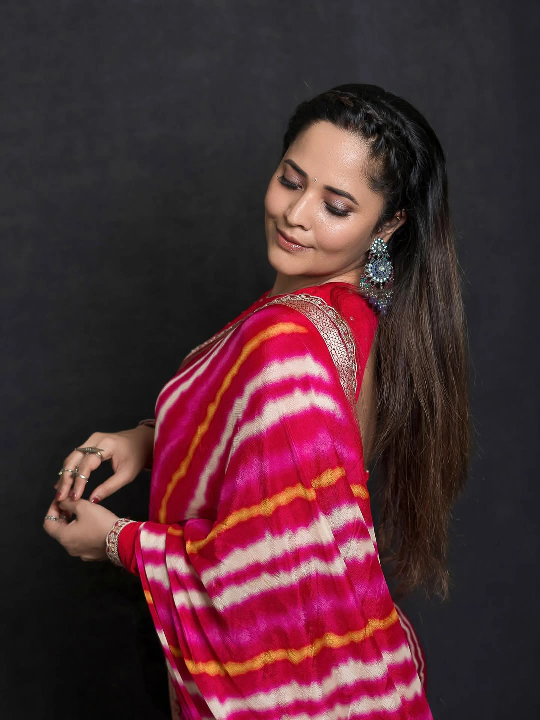 Anasuya Bharadwaj Simple Looks in Saree