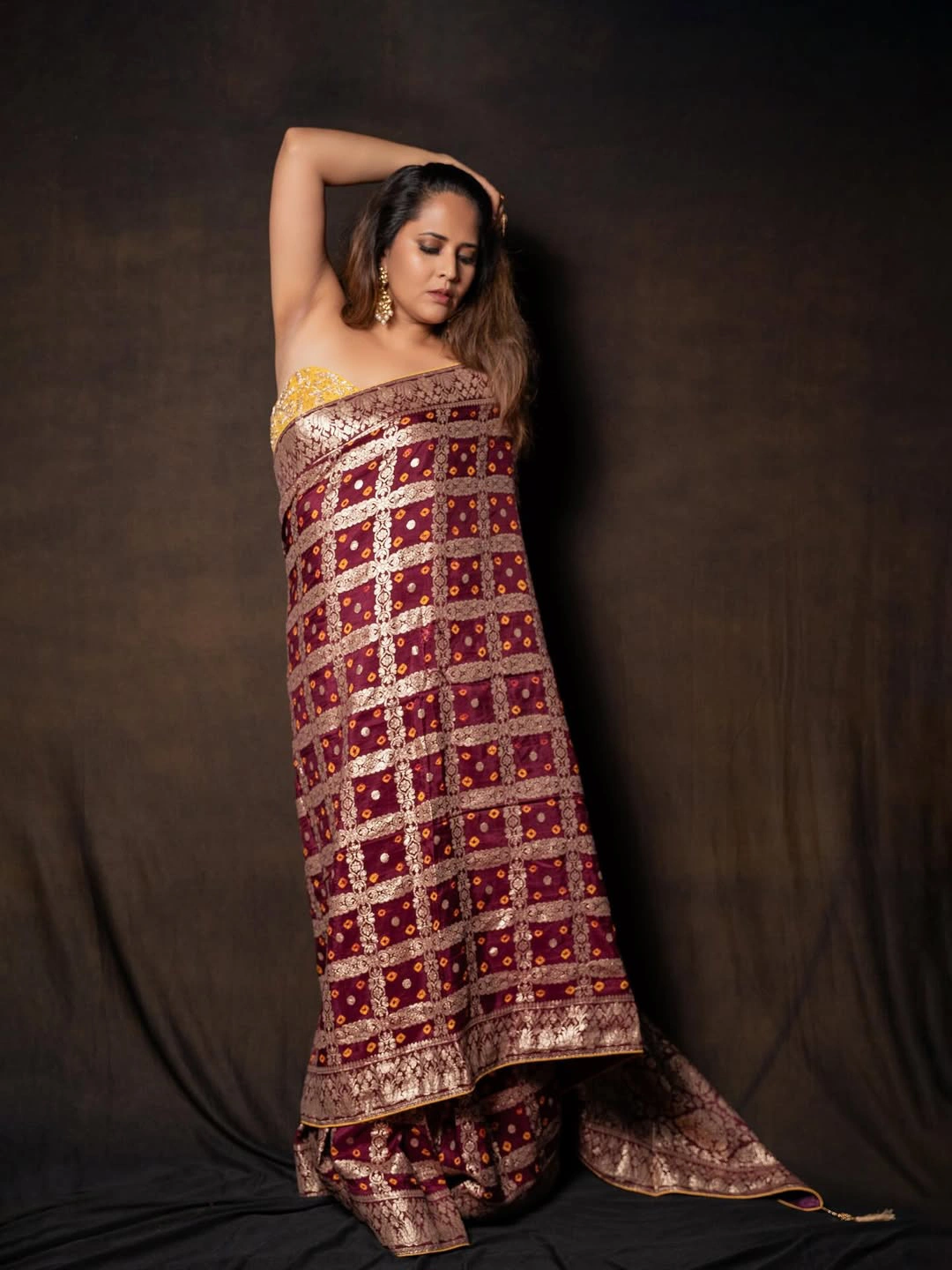 Anasuya Bharadwaj Sizzling Poses in Saree