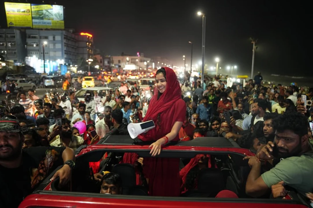 Anupama Parameswaran Road Show in Vizag