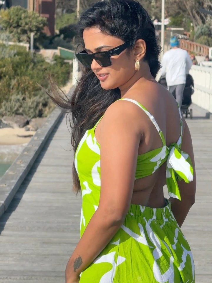 Ariyana Glory Enjoying Vacation at Australia Beaches
