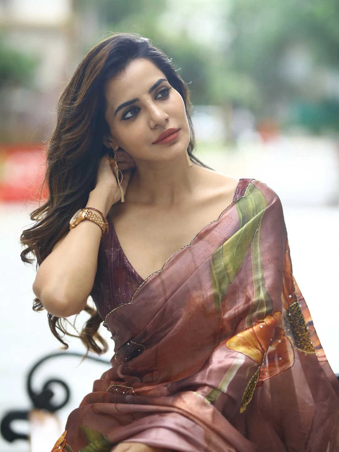 Ashu Reddy Stunning Looks in Saree