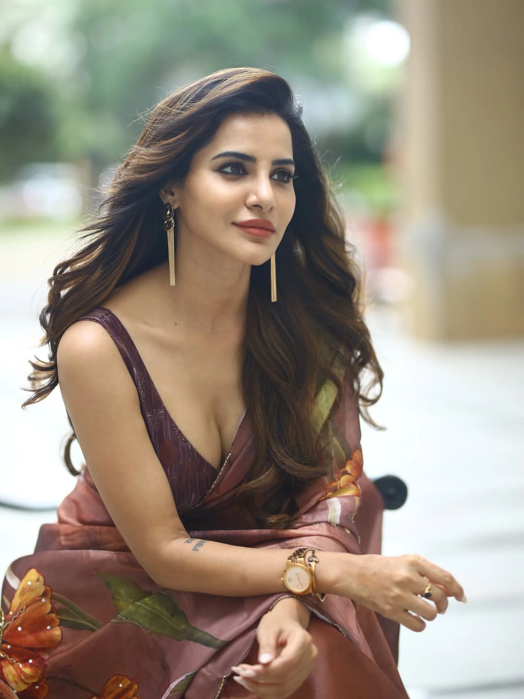 Ashu Reddy Stunning Looks in Saree