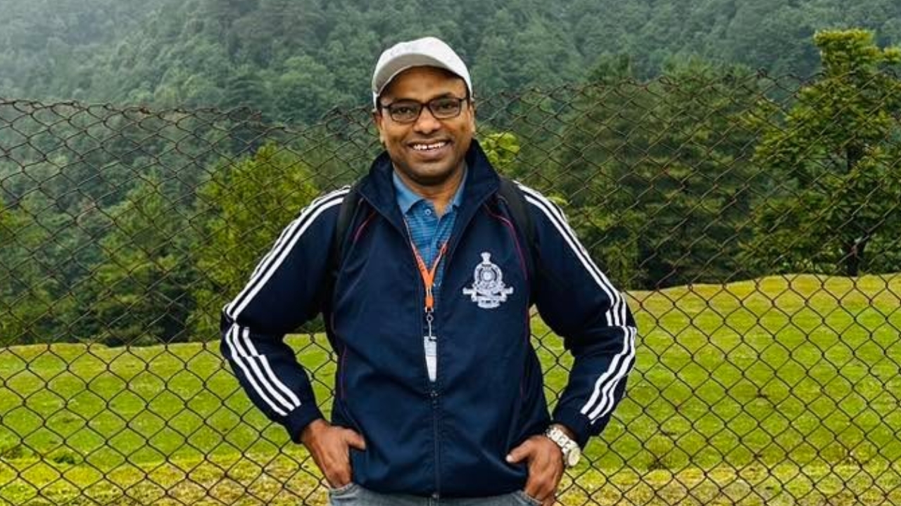 యూపీఎస్సీ రాయలేదు, కోచింగ్ తీసుకోలేదు… అయినా ఐఏఎస్ అయిన పేదింటి యువకుడి కథ ఇది.. సెల్యూట్ సర్.. యూపీఎస్సీ రాయలేదు, కోచింగ్ తీసుకోలేదు… అయినా ఐఏఎస్ అయిన పేదింటి యువకుడి కథ ఇది.. సెల్యూట్ సర్..