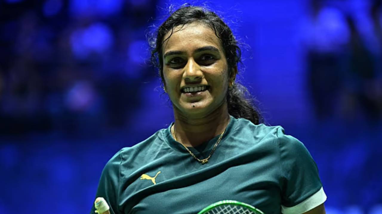 PV Sindhu : BWF ప్రపంచ ఛాంపియన్షిప్లో అదరగొడుతున్న పీవీ సింధు.. వరల్డ్ నంబర్ 2 పై విజయం PV Sindhu : BWF ప్రపంచ ఛాంపియన్షిప్లో అదరగొడుతున్న పీవీ సింధు.. వరల్డ్ నంబర్ 2 పై విజయం