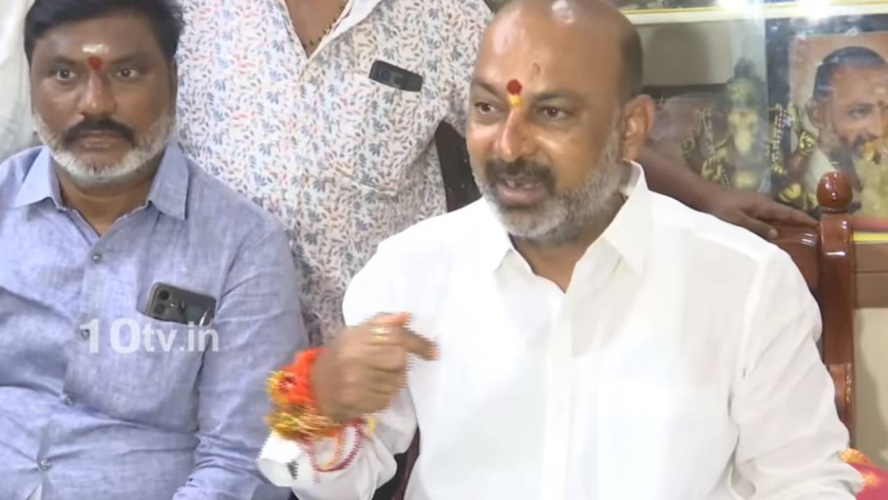 Bandi Sanjay: కేటీఆర్కు బండి సంజయ్ సవాల్.. నేను రెడీ.. నువ్వు సిద్ధమా..? Bandi Sanjay: కేటీఆర్కు బండి సంజయ్ సవాల్.. నేను రెడీ.. నువ్వు సిద్ధమా..?