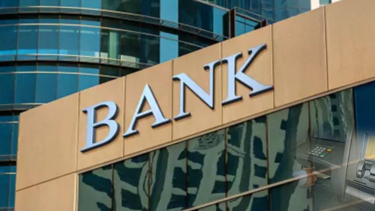 Bank Charges : మినిమం బ్యాలెన్స్ లేకుంటే జరిమానా చెల్లించాలా? ఛార్జీలు, పెనాల్టీలతో బ్యాంకులు ఎన్ని కోట్లు వసూలు చేస్తున్నాయంటే? Bank Charges : మినిమం బ్యాలెన్స్ లేకుంటే జరిమానా చెల్లించాలా? ఛార్జీలు, పెనాల్టీలతో బ్యాంకులు ఎన్ని కోట్లు వసూలు చేస్తున్నాయంటే?