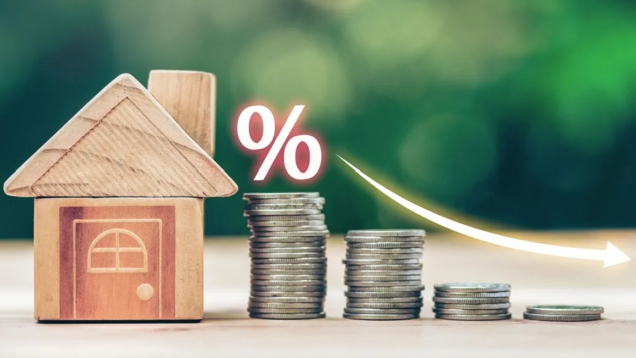 Bank Interest Rates : హోం లోన్ తీసుకున్నారా? భారీగా వడ్డీ రేట్లను తగ్గించిన టాప్ 6 బ్యాంకులివే.. మీ EMI ఎంత తగ్గుతుందంటే? Bank Interest Rates : హోం లోన్ తీసుకున్నారా? భారీగా వడ్డీ రేట్లను తగ్గించిన టాప్ 6 బ్యాంకులివే.. మీ EMI ఎంత తగ్గుతుందంటే?