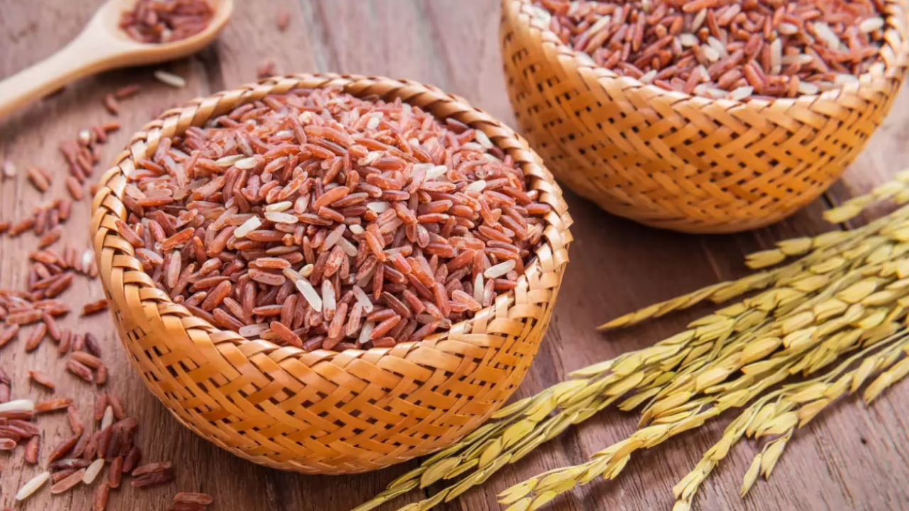 Brown Rice Benefits: మీకు తెలుసా? బ్రౌన్ రైస్ తో బోలెడు లాభాలు.. షుగర్, గుండె, మెదడు సర్వం నయం Brown Rice Benefits: మీకు తెలుసా? బ్రౌన్ రైస్ తో బోలెడు లాభాలు.. షుగర్, గుండె, మెదడు సర్వం నయం