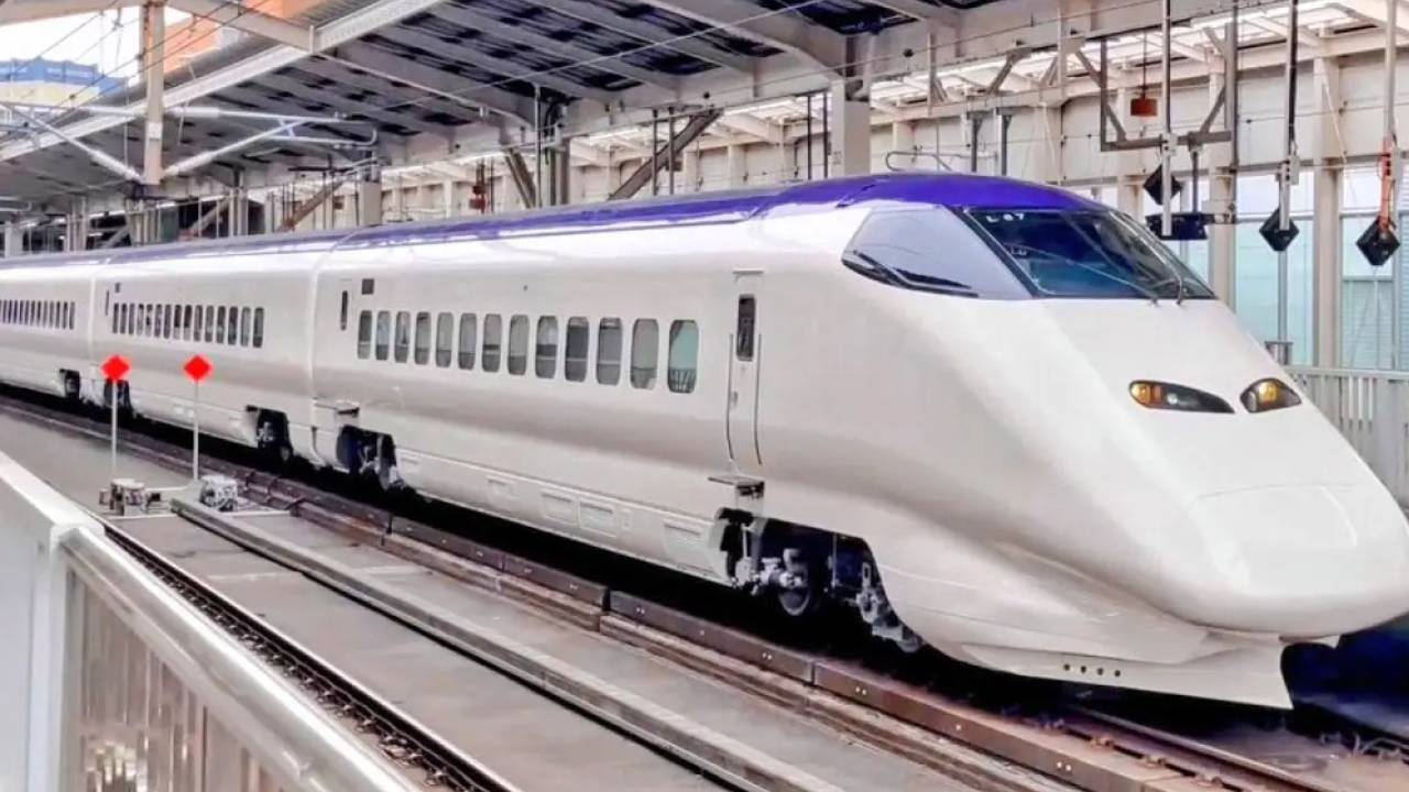 Bullet Train : హైదరాబాద్ టూ చెన్నై వయా అమరావతి.. బుల్లెట్ ట్రైన్ వచ్చేస్తోంది.. ఏపీ, తెలంగాణలో ప్రతిపాదిత స్టేషన్లు ఇవే.. Bullet Train : హైదరాబాద్ టూ చెన్నై వయా అమరావతి.. బుల్లెట్ ట్రైన్ వచ్చేస్తోంది.. ఏపీ, తెలంగాణలో ప్రతిపాదిత స్టేషన్లు ఇవే..